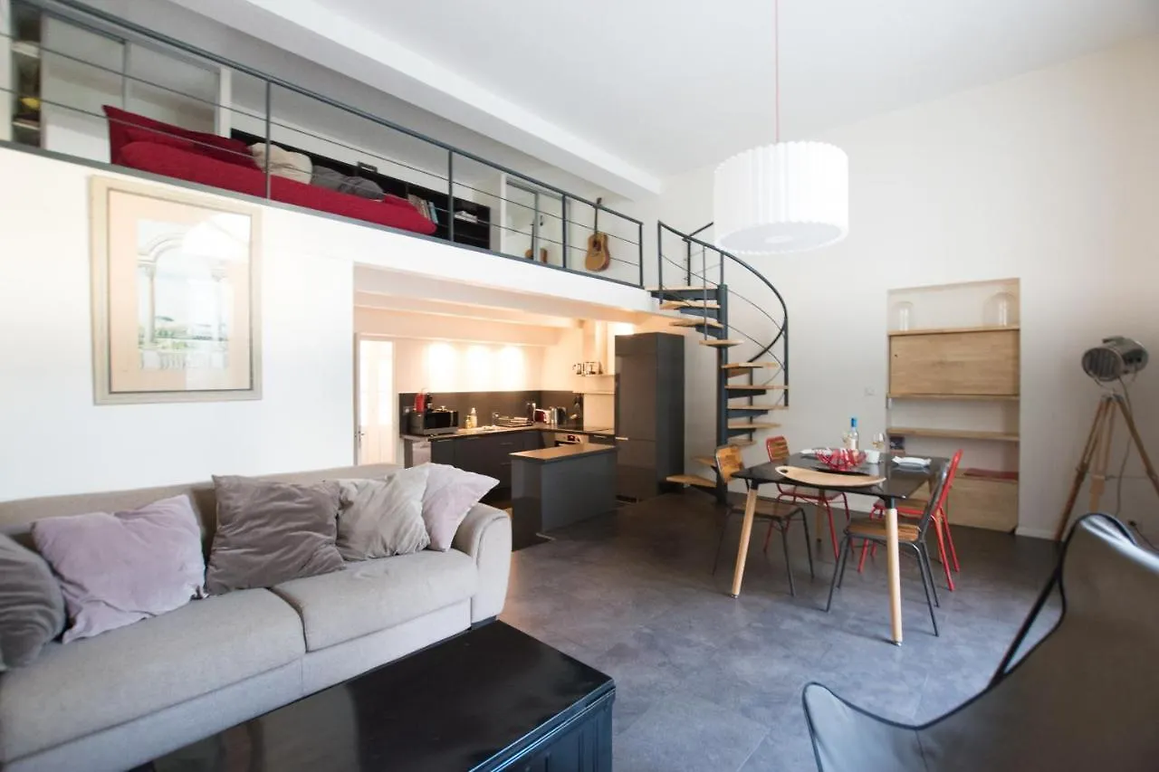 Divonne - Loft Cosy Avec Jardin Partage Apartman Arles