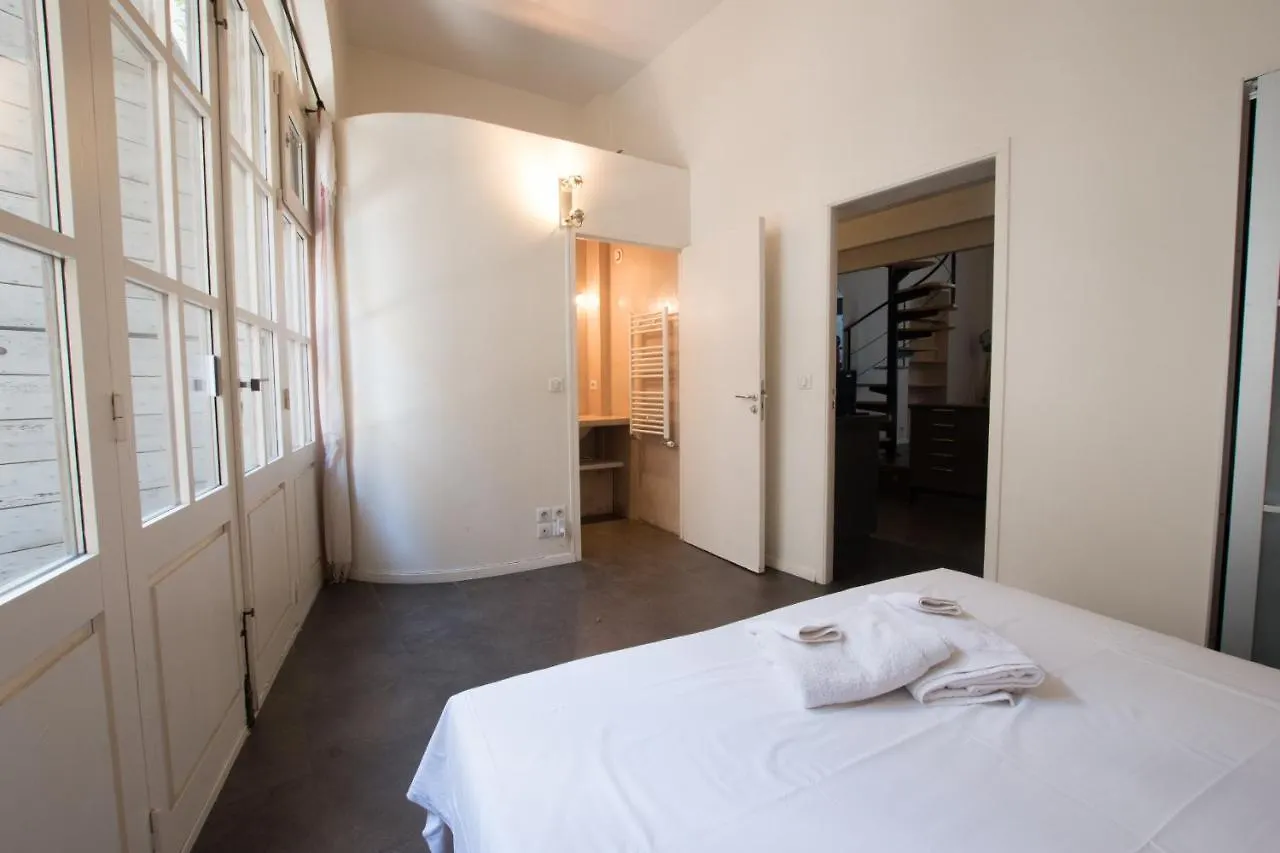 Divonne - Loft Cosy Avec Jardin Partage Apartman Arles